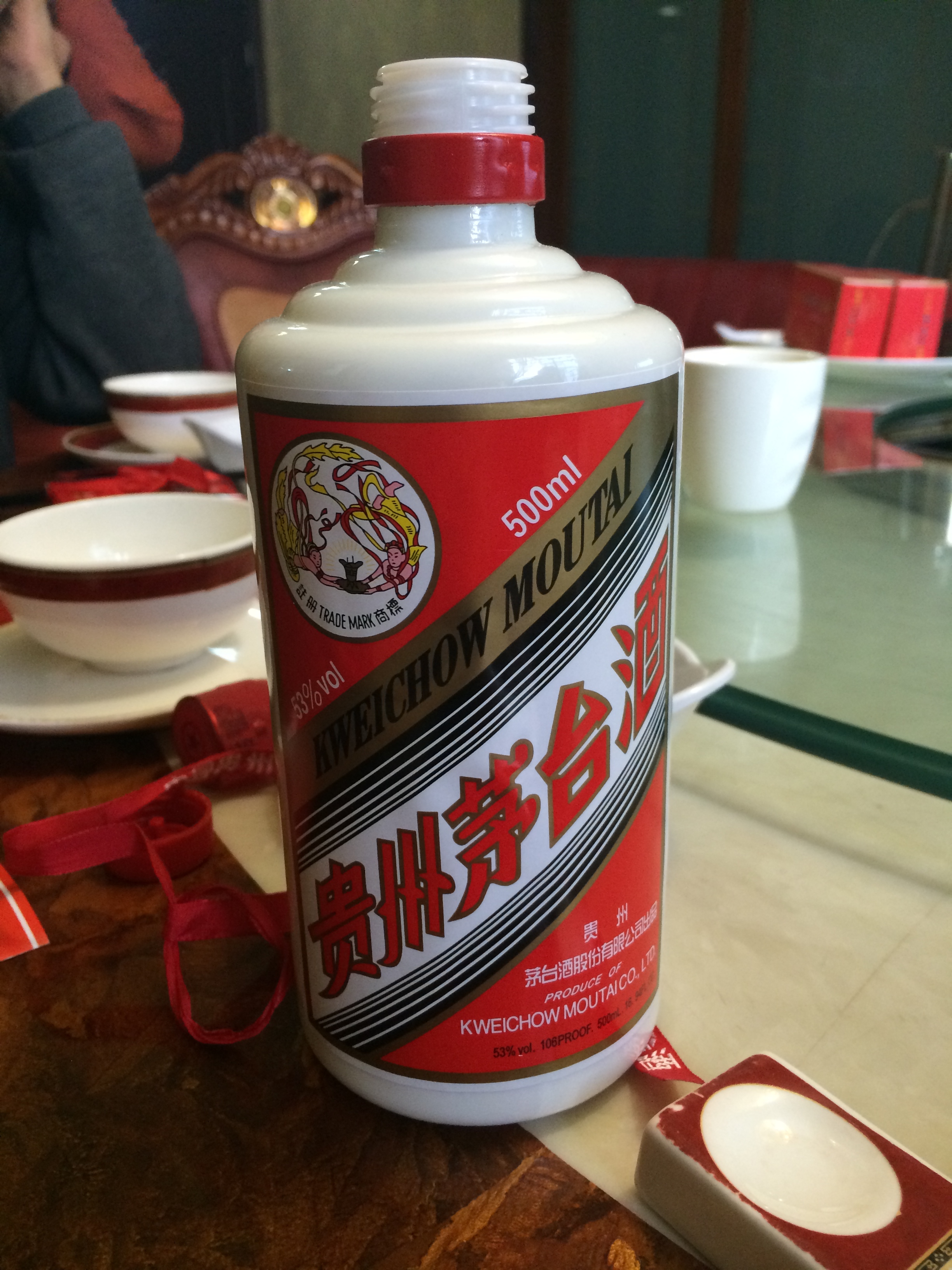 晚饭——既然是贵州人当然喝茅台酒!